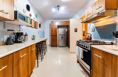 Anahuac House | Spacious Three-Story Home w/Rooftop Dining Space