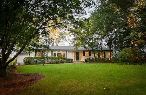 Covington House | Spacious, Town Square, Theatre Room! 4 bed/2 bath Private Home on town square