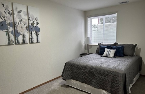 Mount Pleasant House | Spacious Townhome- Minutes from CMU!
