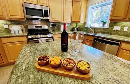 Avalon House | Spacious Townhome, Views, Walk to Beach,Restaurants, Activities ,Bbq