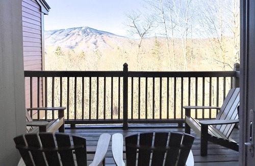 West Dover House | Spacious Townhome with breathtaking views of Mount Snow. 5 min Shuttle to ski