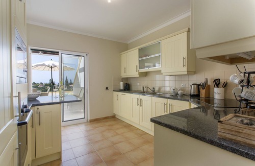 Carvoeiro House | Spacious townhouse for 8 with stunning sea views