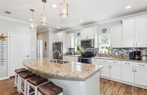 Ono Island House | Spacious townhouse| Walk or Bike to Pool or Beach| Pet Friendly| Free Golf| White Sugar Sand Beaches