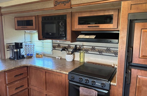 Stevensville House | Spacious Travel Trailer with AC in Stevensville