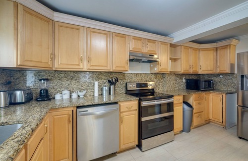 Triangle House | Spacious Triangle Townhome - Near Hiking & Golf!