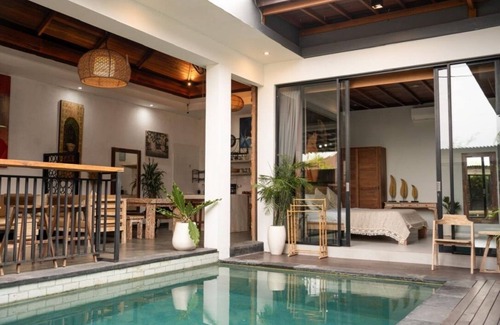 Babakan Villa | Spacious Tropical Villa in central of Canggu