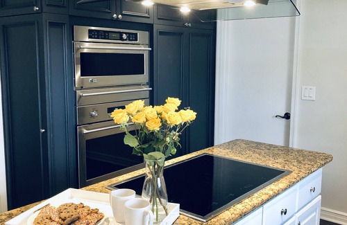 Boca Raton House | Spacious Tropical Paradise Lanai Pool Vacation Home 2mi to Beach East Boca Raton