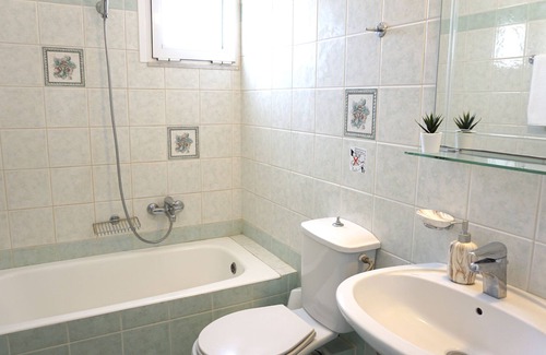 Alikanas Apartment | Spacious Two bedroom Sea View Home