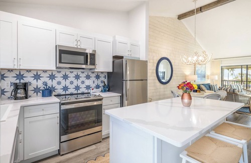 Captiva Apartment | Spacious Two Bedroom Marina Villa w/Stunning Harbor Views & Private Balcony