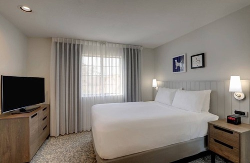Sunnyvale Resort | Spacious Two-Bedroom Suite with Free Breakfast and Outdoor Pool Access!