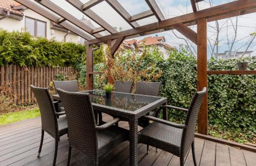 Wawer House | Spacious Two-Story 4-Bedroom House with Parking and Garden in Warsaw by Noclegi Renters