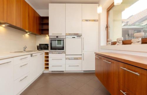 Wawer House | Spacious Two-Story 4-Bedroom House with Parking and Garden in Warsaw by Noclegi Renters