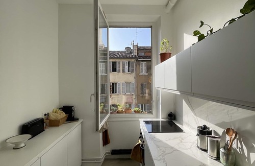 Lodi Apartment | Spacious typical marseillan flat