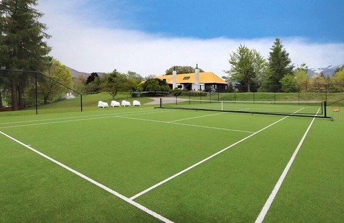Arrowtown House | Spacious, unique, architecturally designed 1960s home located amongst Millbrook