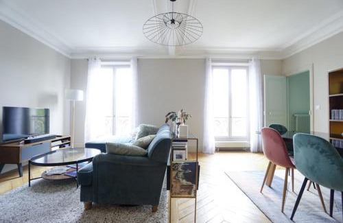 Quartier de la Folie-Mericourt Apartment | Spacious unoverlooked nest with open view