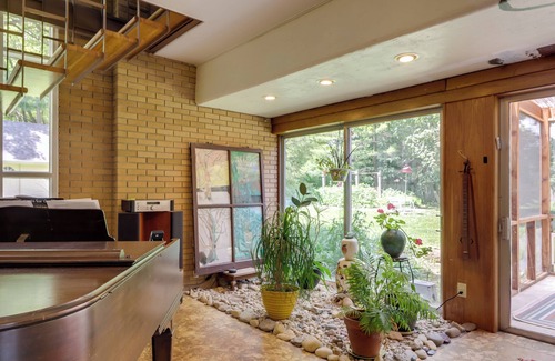 Yellow Springs House | Spacious & Updated Farmhouse in Yellow Springs