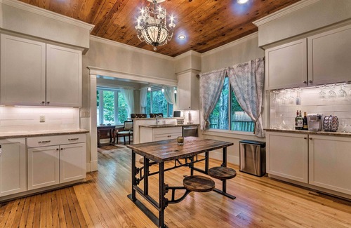 Hot Springs House | Spacious & Updated 1920's HSNP Craftsmen Home