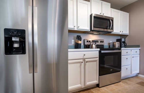 Bigfork Condo | Spacious, updated condo w/private balcony, A/C & lots of light - Marina Cay Retreat Flathead Lake