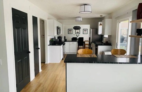 Bellevue House | Spacious updated CWS/Corporate rental 4 BR|2.5 BA