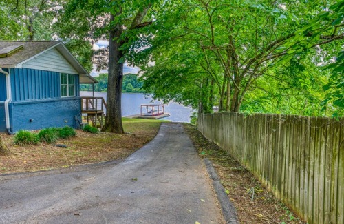 Muscle Shoals House | Spacious, Updated, Modern Lake home near RTJ Golf Course