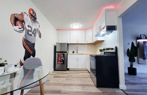 Canton Apartment | Spacious Upgraded Private HOF Apt - 7 minute walk