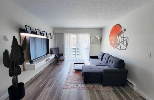 Canton Apartment | Spacious Upgraded Private HOF Apt - 7 minute walk