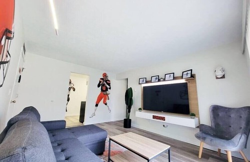 Canton Apartment | Spacious Upgraded Private HOF Apt - 7 minute walk