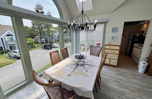 Brewster Condo | Spacious upper-level luxurious Endicott unit with golf access, just steps to Arbor pool and the Linx