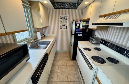 Brewster Condo | Spacious upper-level luxurious Endicott unit with golf access, just steps to Arbor pool and the Linx