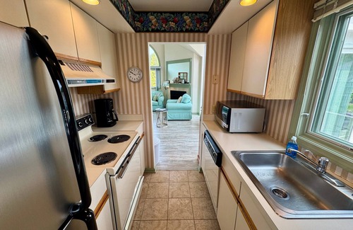 Brewster Condo | Spacious upper-level luxurious Endicott unit with golf access, just steps to Arbor pool and the Linx