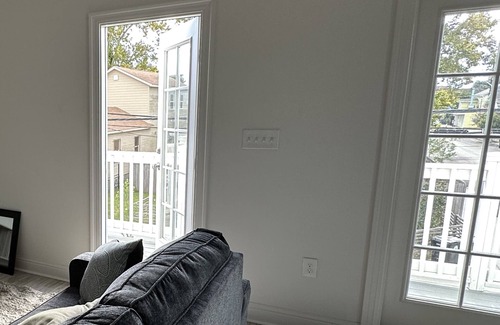 Faubourg Livaudais House | Spacious upper unit in walking distance to the parade route