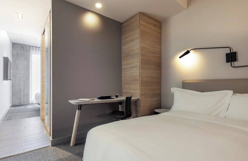 Brossard Hotel | Spacious Urban Retreat Near Quartier DIX30 – Steps from Shops & Dining | 4 Units