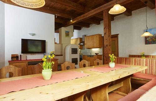 Oetz House | Spacious vacation home for 15 people with large terrace/garden.