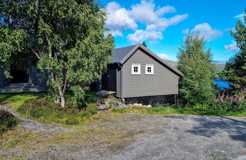 Aseral House | Spacious vacation home on an open and sunny plot with its own shore and jetty.