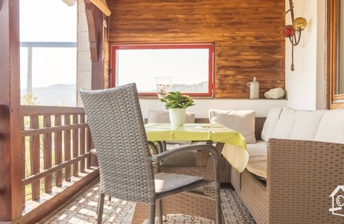Uerzig House | Spacious vacation home with Moselle view, 8 pers., 3 bathrooms, free of charge. Public transport ticket