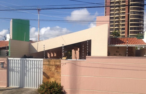 Ponta Negra House | Spacious, ventilated and welcoming.