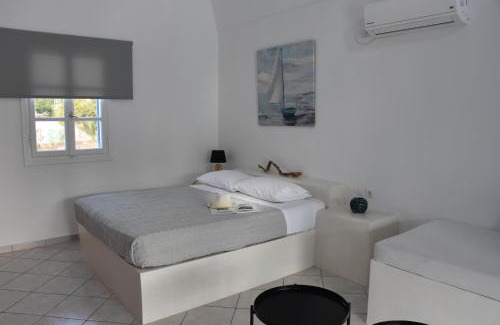 Kamari Villa | Spacious veranda, house for 3, in the village.