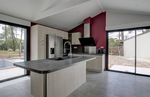 Biscarrosse Plage House | Spacious Villa with Heated Pool, 5 Bedrooms, Wi-Fi, in Quiet Biscarrosse Neighborhood