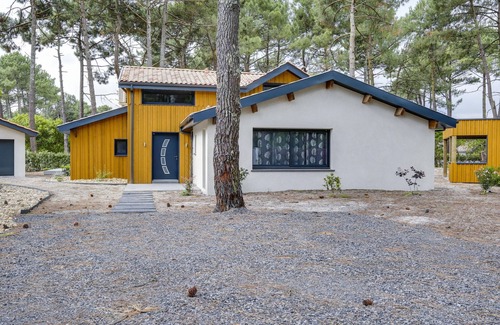 Biscarrosse Plage House | Spacious Villa with Heated Pool, 5 Bedrooms, Wi-Fi, in Quiet Biscarrosse Neighborhood