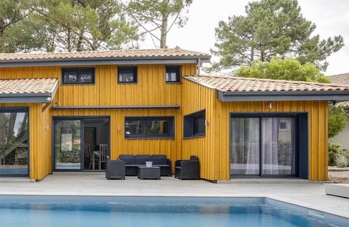 Biscarrosse Plage House | Spacious Villa with Heated Pool, 5 Bedrooms, Wi-Fi, in Quiet Biscarrosse Neighborhood