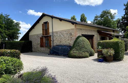 Monclar-de-Quercy Villa | Spacious villa with large pool in quiet location with views.