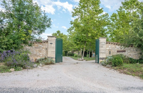 Monclar-de-Quercy Villa | Spacious villa with large pool in quiet location with views.