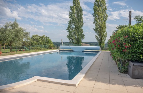 Monclar-de-Quercy Villa | Spacious villa with large pool in quiet location with views.