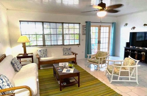 Spanish Wells House | Spacious villa - 1- minute to pristine beach, dock - Free, kayak, SUP, bikes