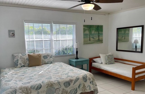 Spanish Wells House | Spacious villa - 1- minute to pristine beach, dock - Free, kayak, SUP, bikes