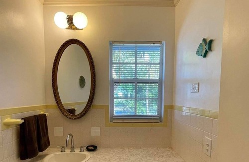 Spanish Wells House | Spacious villa - 1- minute to pristine beach, dock - Free, kayak, SUP, bikes