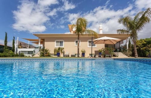 Quarteira Villa | spacious villa 5 CH, heated pool, near the sea, for 10 people