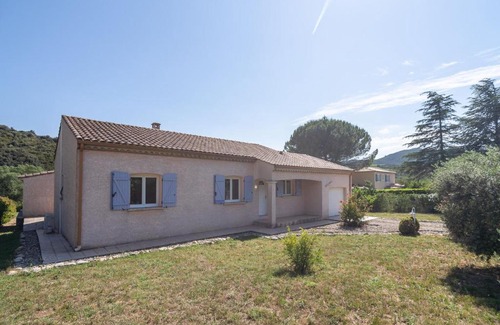 Roquebrun Villa | Spacious Villa in Roquebrun with Swimming Pool