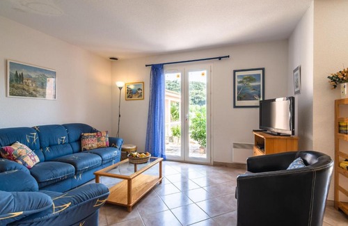Roquebrun Villa | Spacious Villa in Roquebrun with Swimming Pool