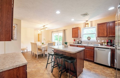 Long Pond House | Spacious villa in the heart of Pocono w Game room near casino,Kalahari,Ski,pools